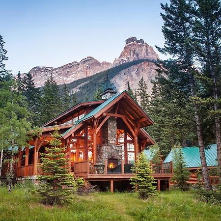 Cathedral Mountain Lodge Field Exterior foto