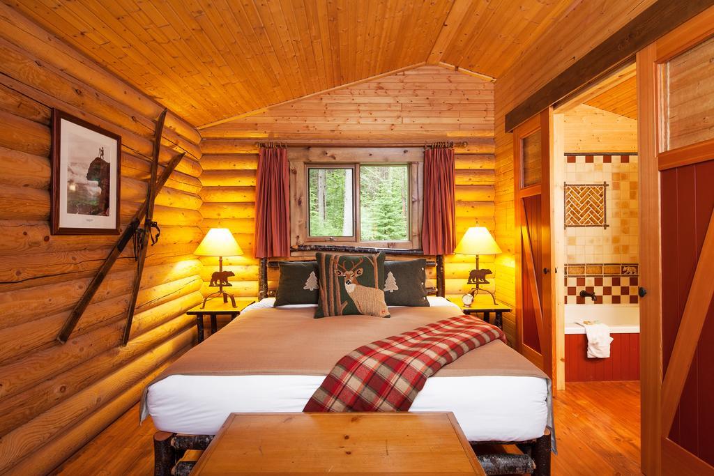 Cathedral Mountain Lodge Field Exterior foto