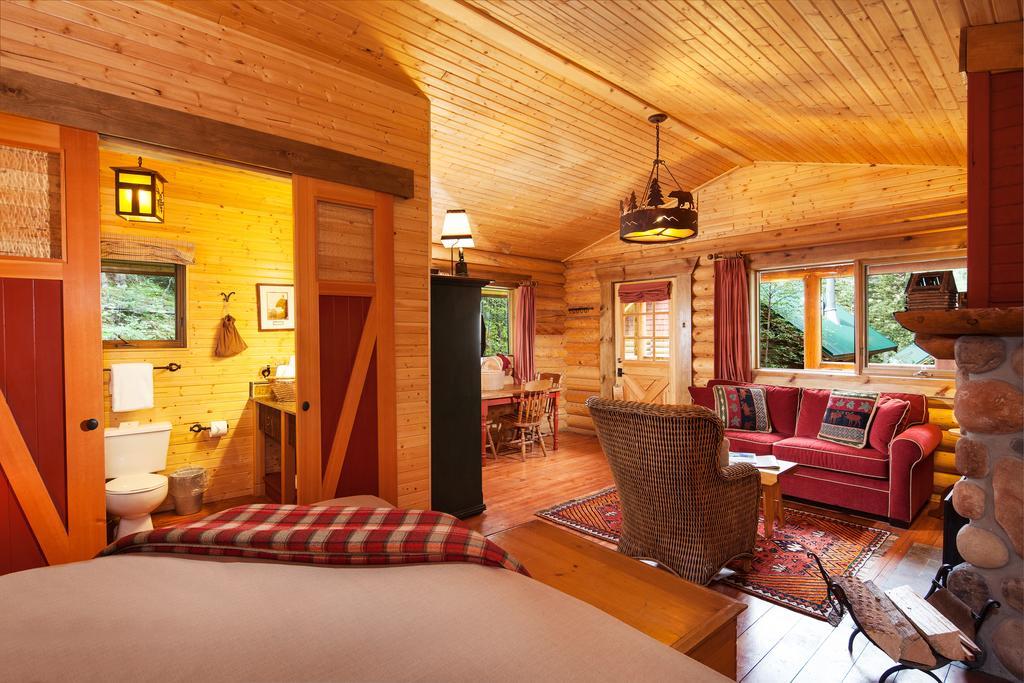 Cathedral Mountain Lodge Field Exterior foto