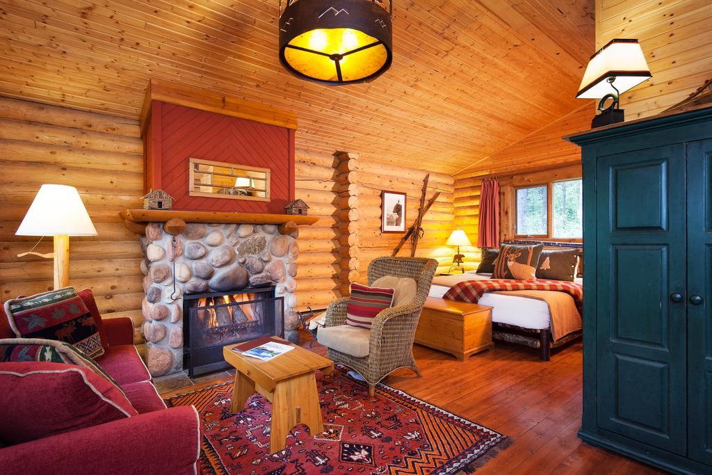 Cathedral Mountain Lodge Field Exterior foto