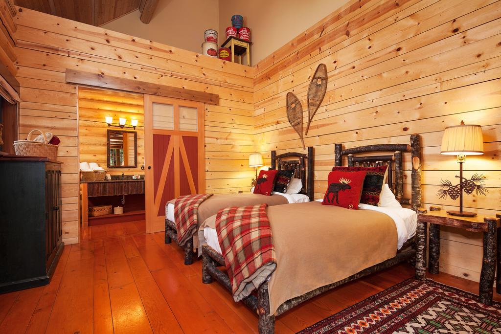 Cathedral Mountain Lodge Field Exterior foto